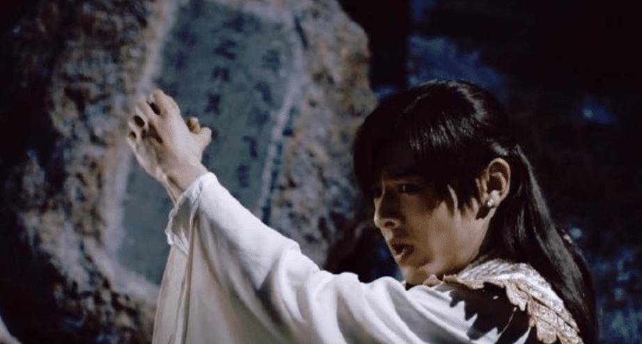 萧峰的师父武功一般,他师公却很强,逍遥派曾被他师公给打服了