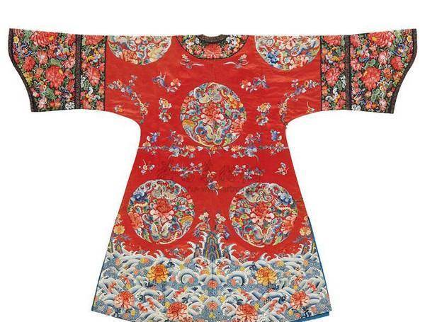 从"曲裾深衣"服饰在中国历史中的演变,分析旗袍文化的前世今生