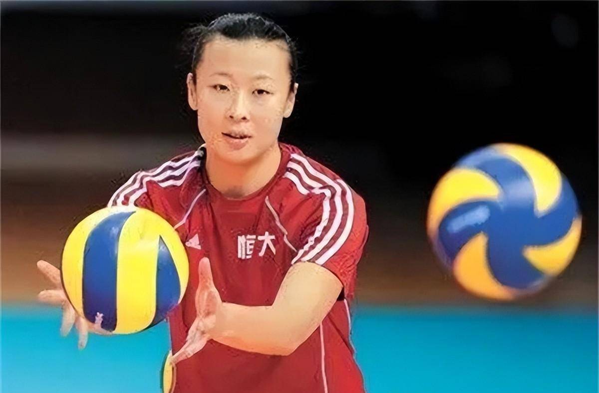 44岁保养似少女,56岁老公高大魁梧,混血儿子像妈_中国女排_排球_球迷