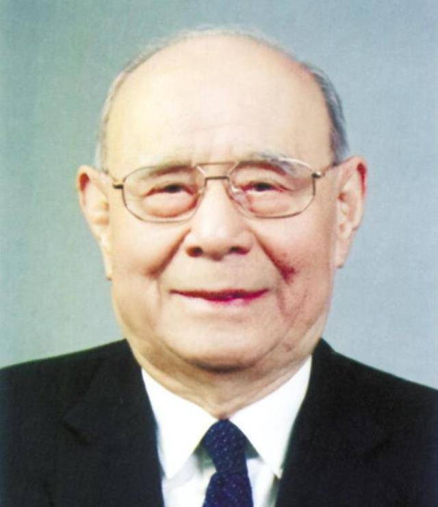 他曾任上海市委书记,晚年捐出51万用来扶贫,后来儿子继承了遗业
