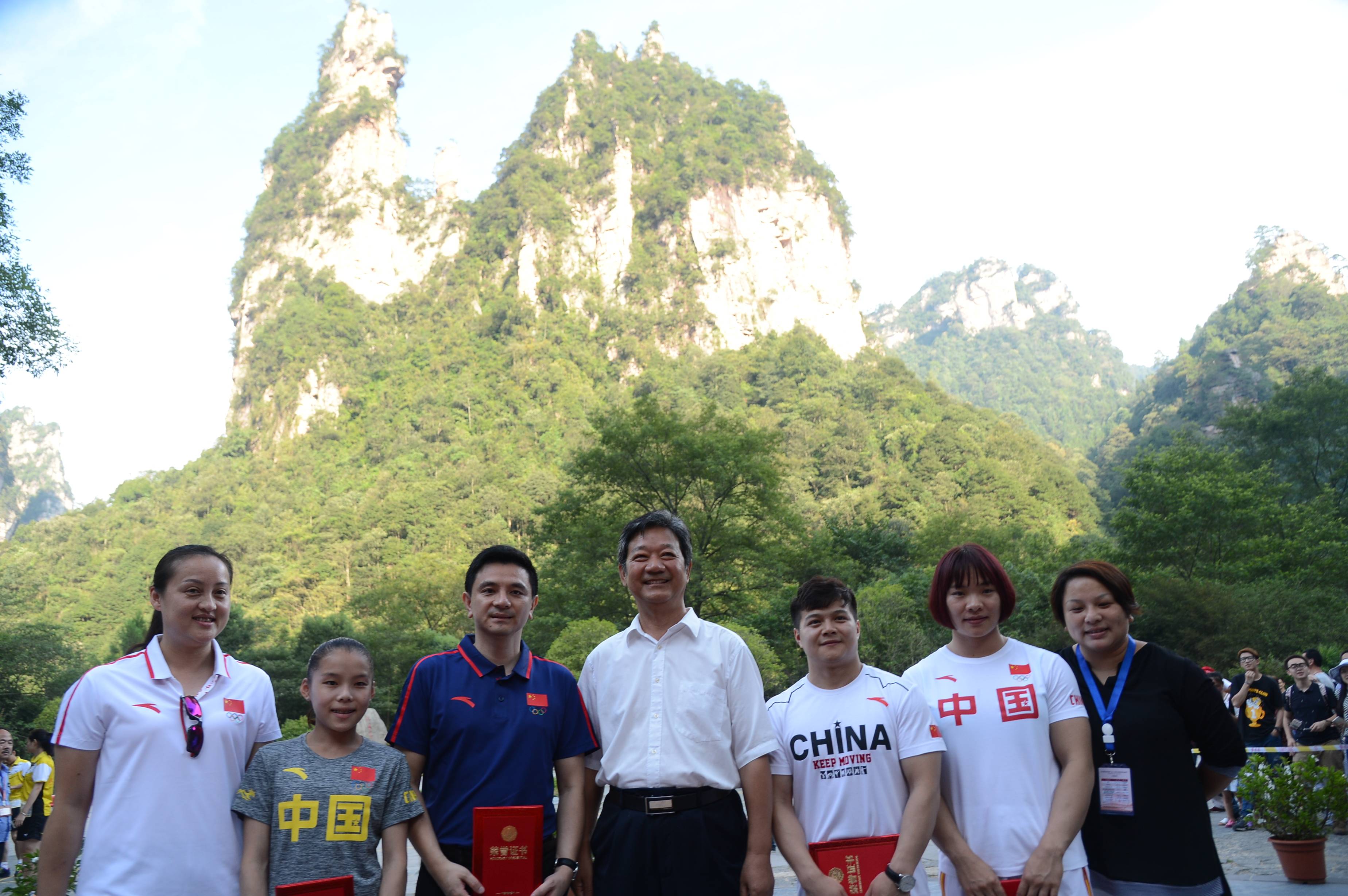 张家界妹儿商春松在法国创历史!中国"跑酷"首金