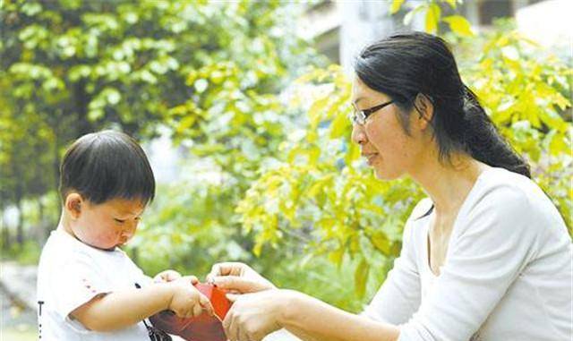 汶川地震为学生付出生命的谭千秋,他女儿从北大毕业后又上了哈佛
