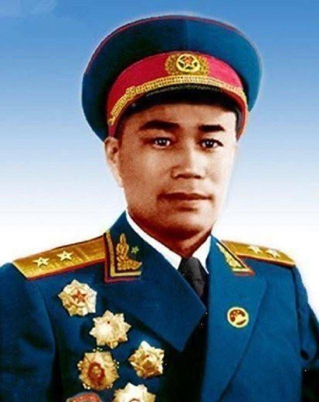 两个女八路军给首长敬礼,首长却当场将其枪毙,这是为何_王近山_敌人