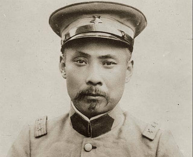 坑爹袁克定:撺掇父亲称帝,痴想当太子,晚年忠心老仆给他吃菜叶