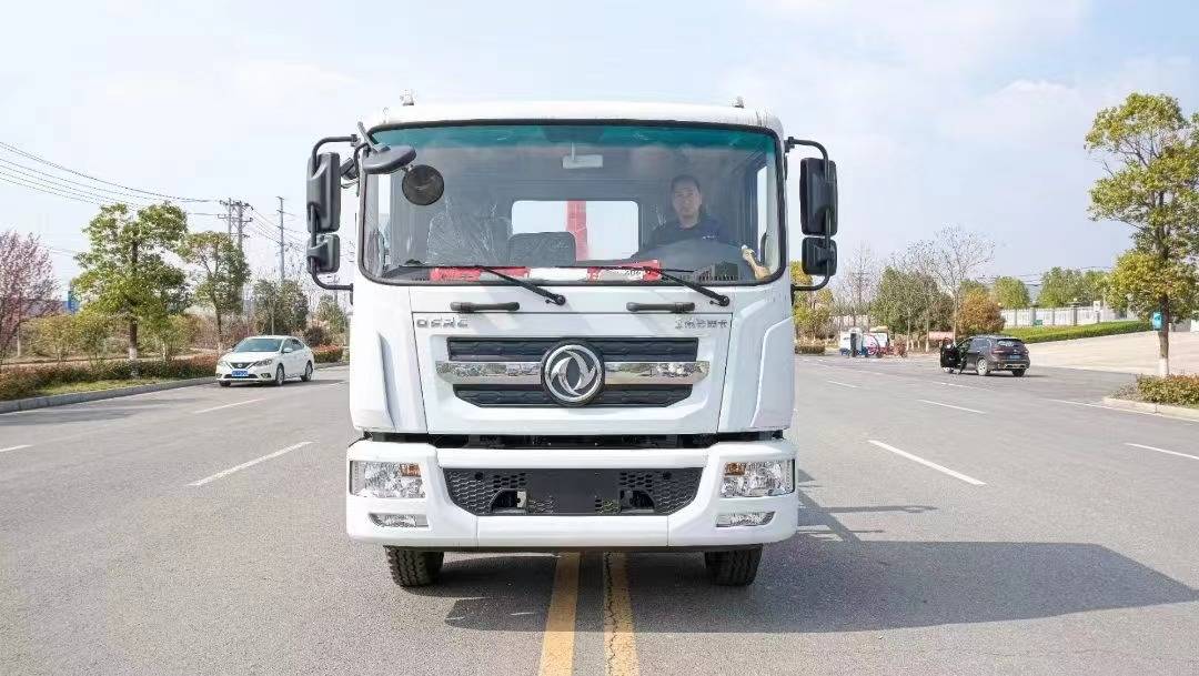 东风多利卡d9勾臂垃圾车(10-16方)