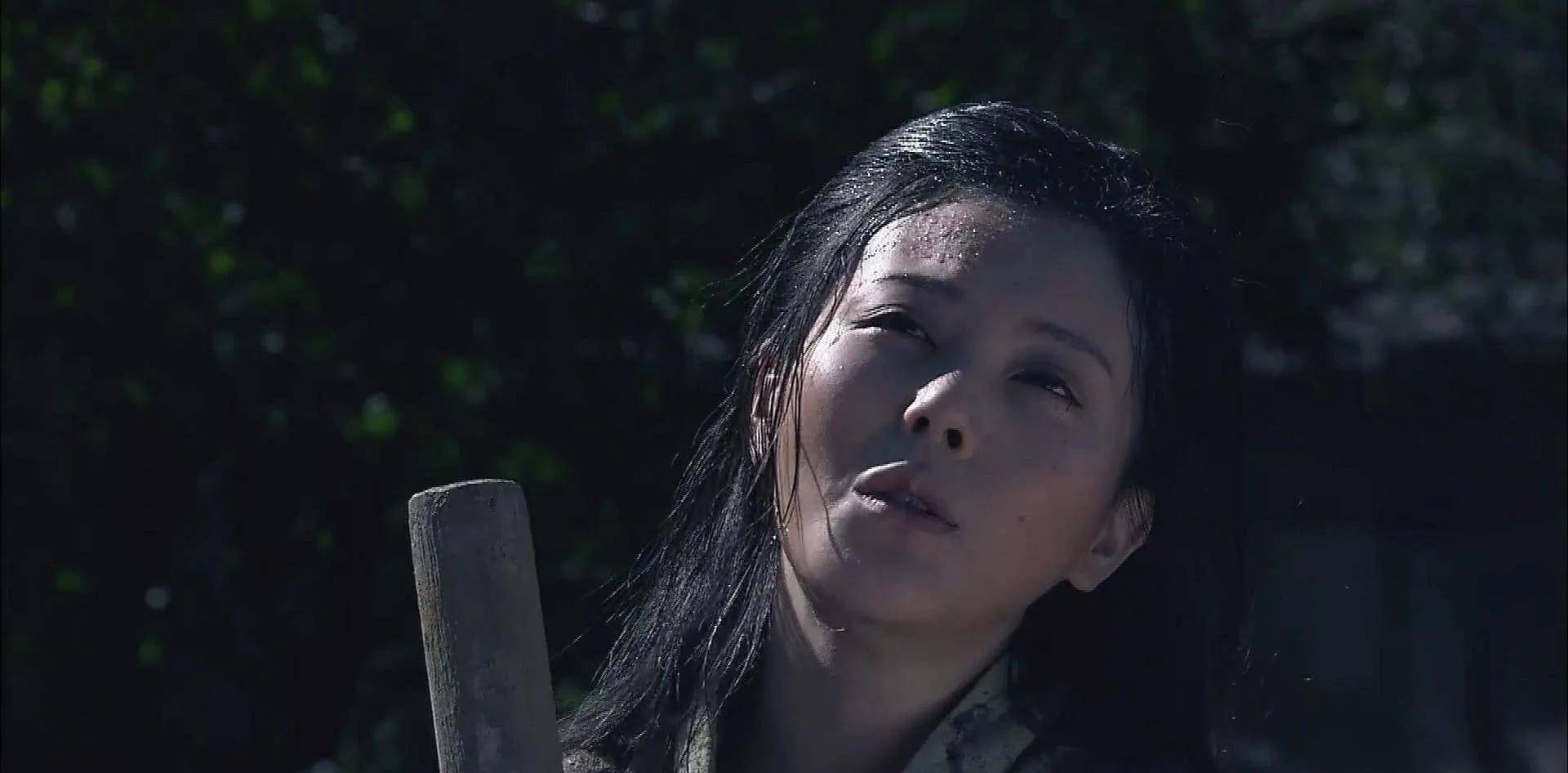 戚夫人的手,脚,挖掉眼珠,熏聋耳朵,喝哑药,把她关进厕所里,称她为人彘