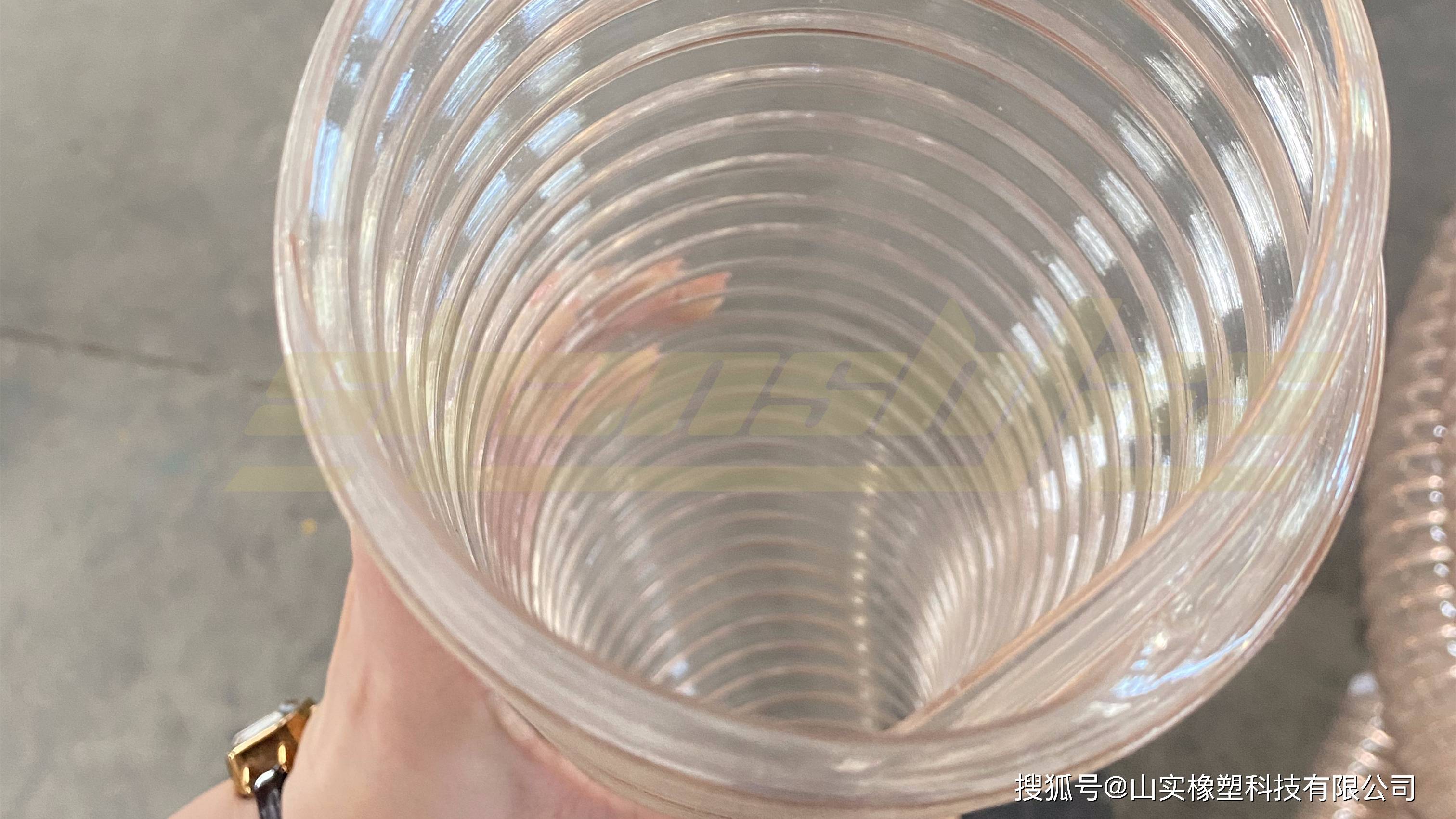 透明钢丝软管在工业设备上的应用