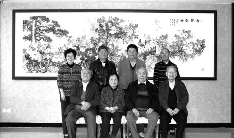 吴仲禧的8个子女在2015年合影吴仲禧当即表示,这些材料对研究战略战术