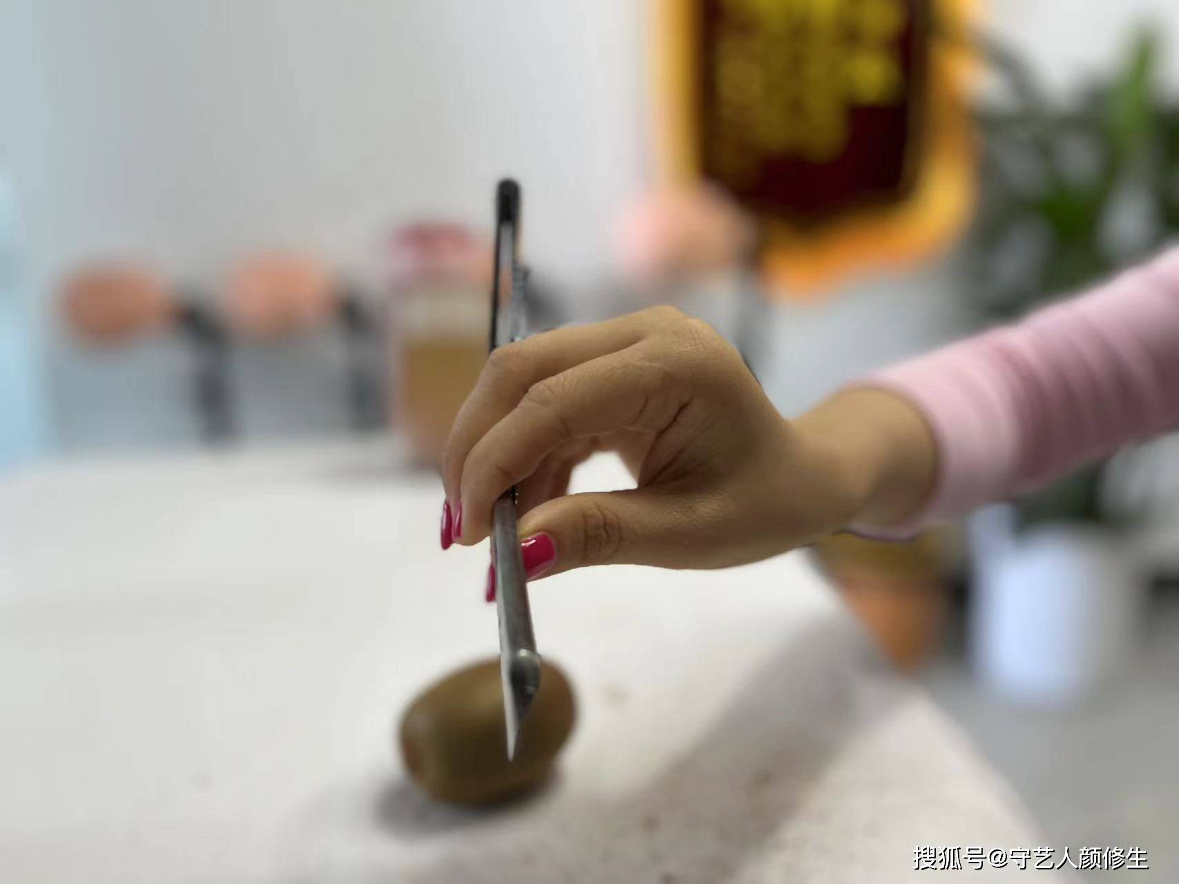 美容修面师操作手法训练技巧_动作_剃刀_刀口