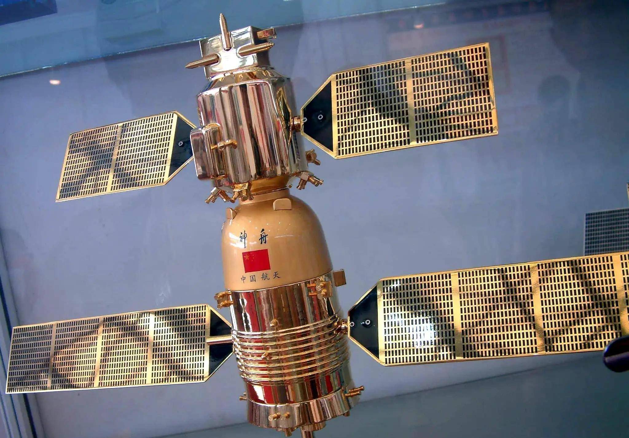 太空"敲门"声,嘴角挂血迹,杨利伟的航天之路,我还活着是真的