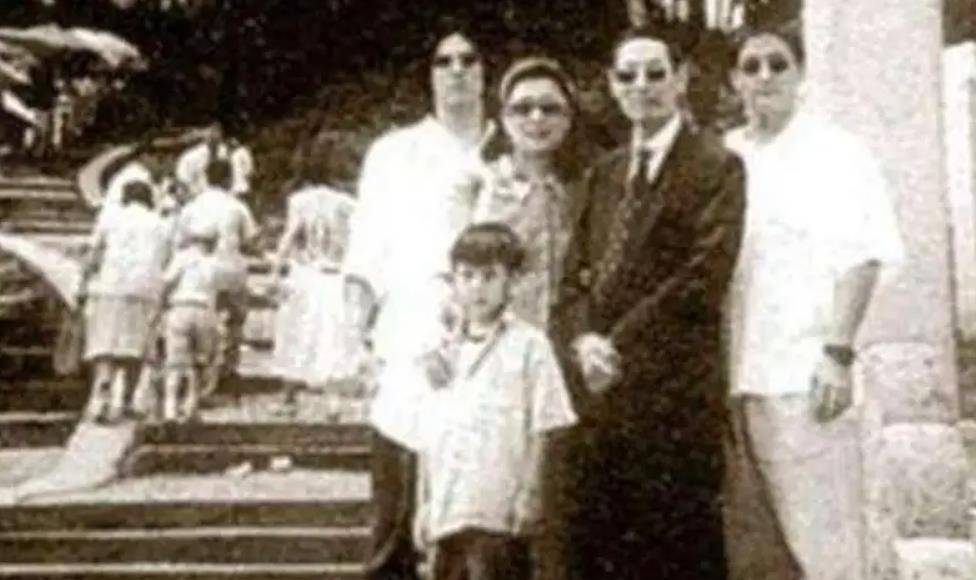 再给蒋孝勇安排后事的同时,蒋孝勇和家人一起来到了奉化溪口,他们拍了