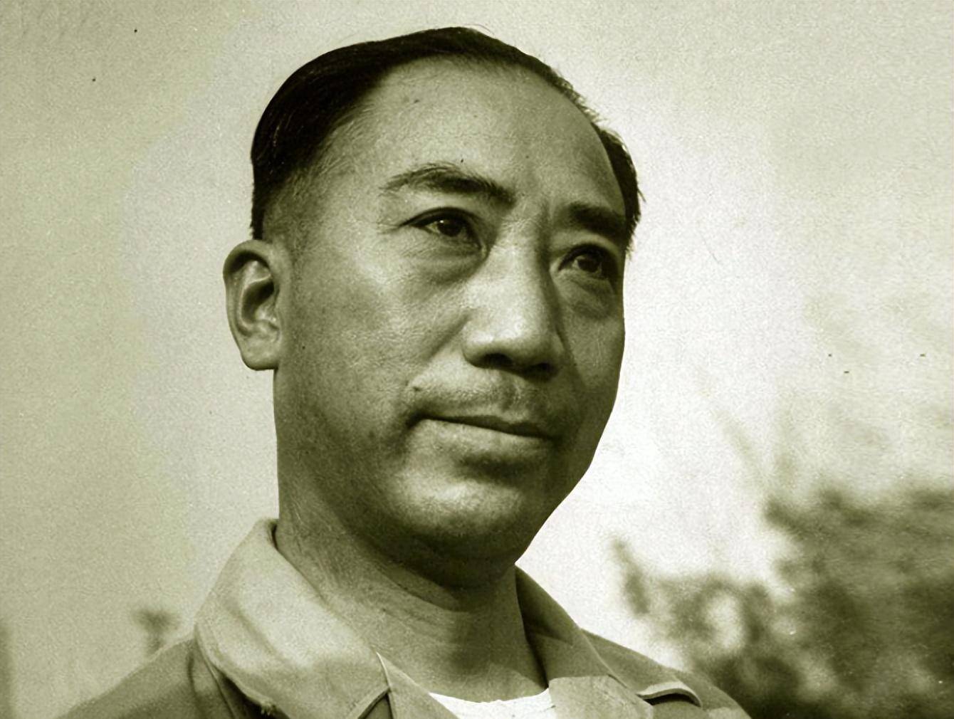 毛人凤与戴笠是同乡,互相了解较多关系深厚,戴笠没有得到蒋介石重用之