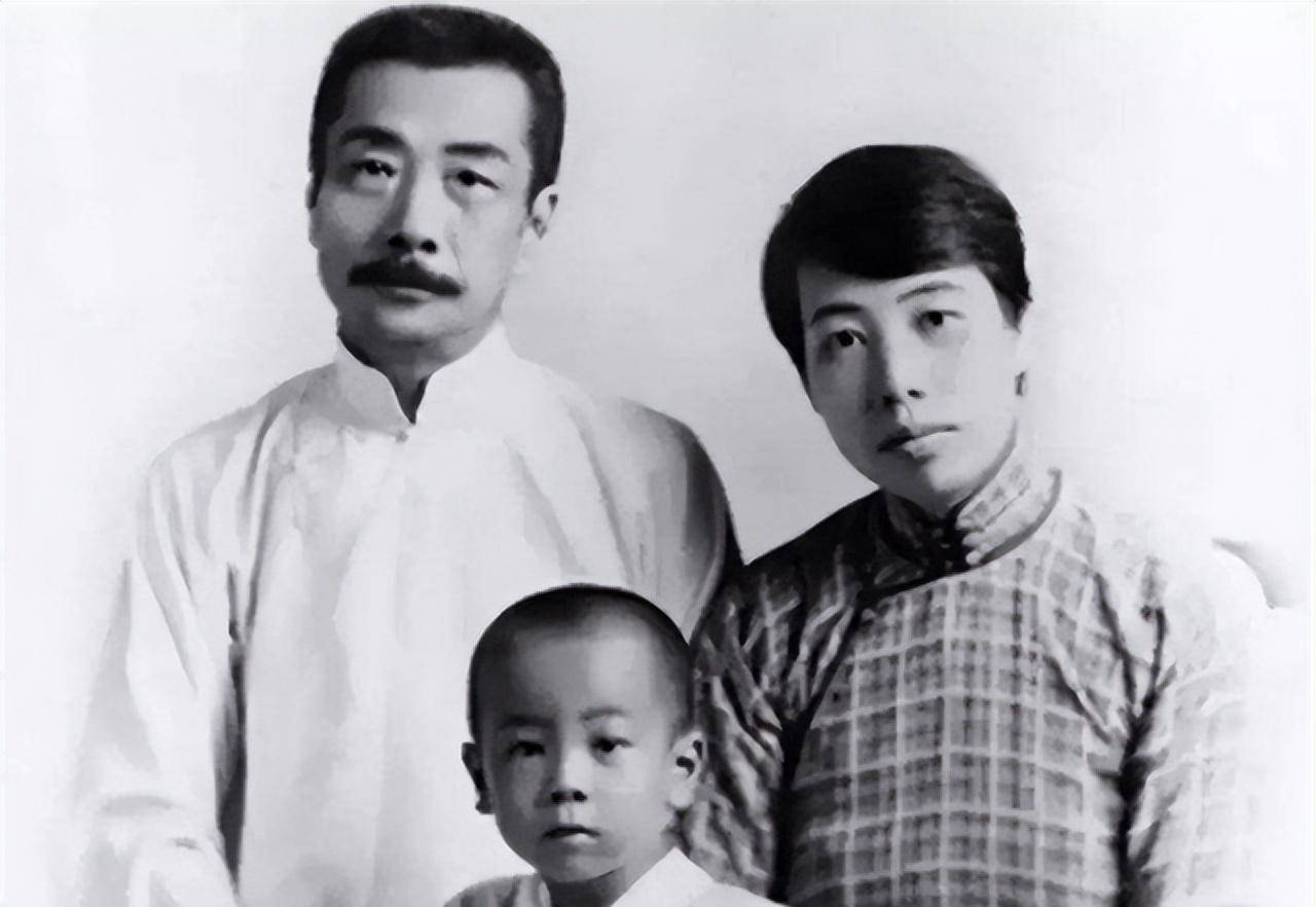 鲁迅,许广平一家鲁迅与知名作家郭沫若有过持续数年的文字论战,椒锋