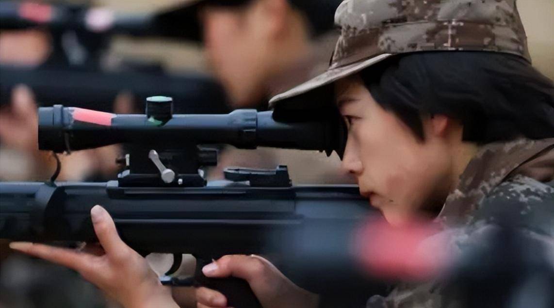 梦可,退伍两年后再次披上"战衣",成为抗疫志愿者_训练_狙击手_话务员