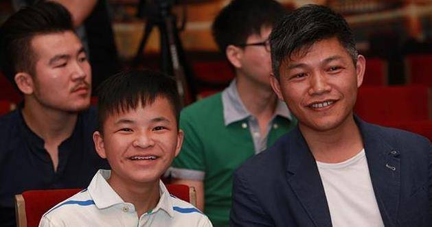 汶川地震9岁小英雄救下全班人,立志考清华,13年过去他考上了吗_林浩正