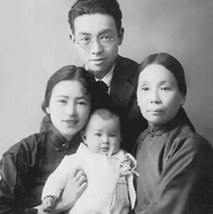 分别是女儿梁再冰以及儿子梁从诫