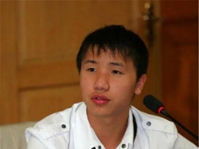 想要考取一所好一点的高中,基本上是没有希望的,但是由于雷楚年在抗震