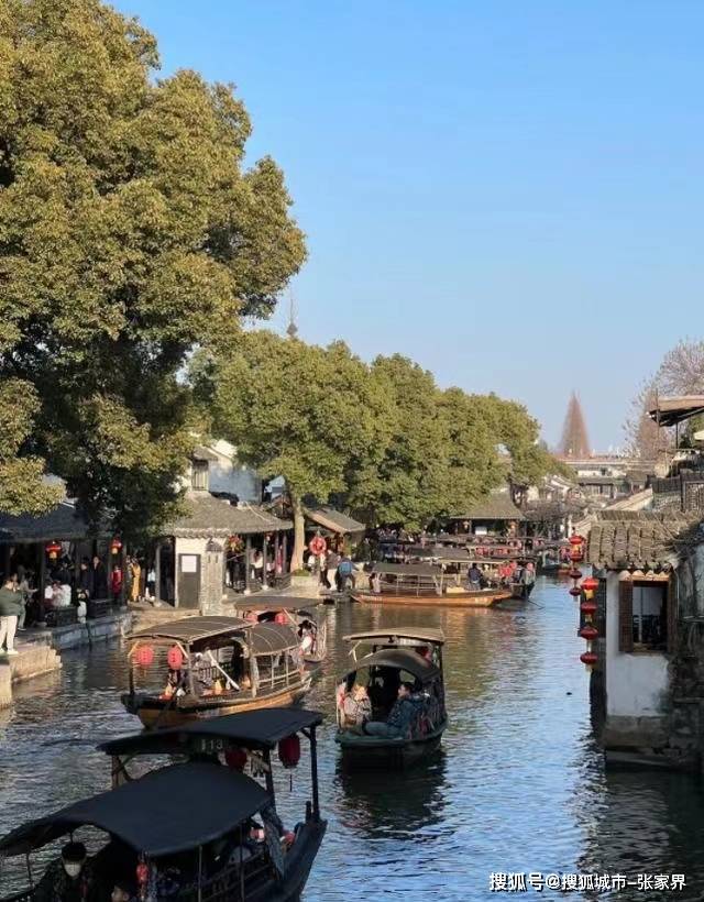 当时是找了个当地口碑很好的导游婷婷带我们玩的,我们的酒店,门票