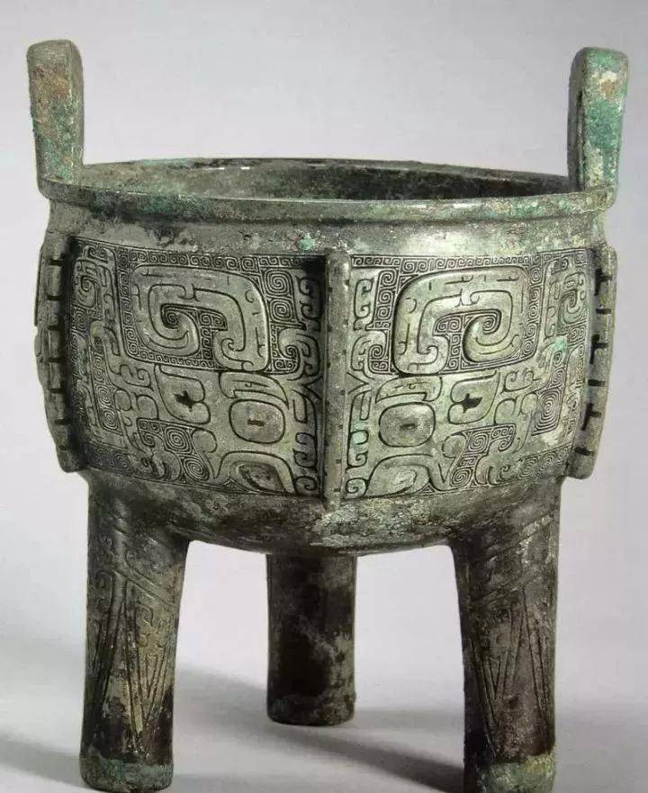 也与石峁皇城台石雕/三星堆青铜面具/良渚玉琮王/殷墟青铜鼎饕餮纹的