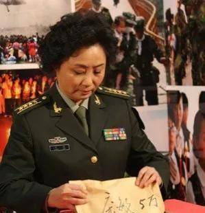 她的身份真惊人,倪萍刘晓庆的命运却凄惨,她说:好命只因这一点