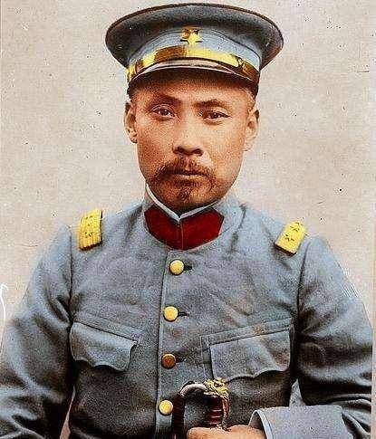 段祺瑞先后担任过新建陆军左翼炮队第三营统带,充武卫右军各学堂总办