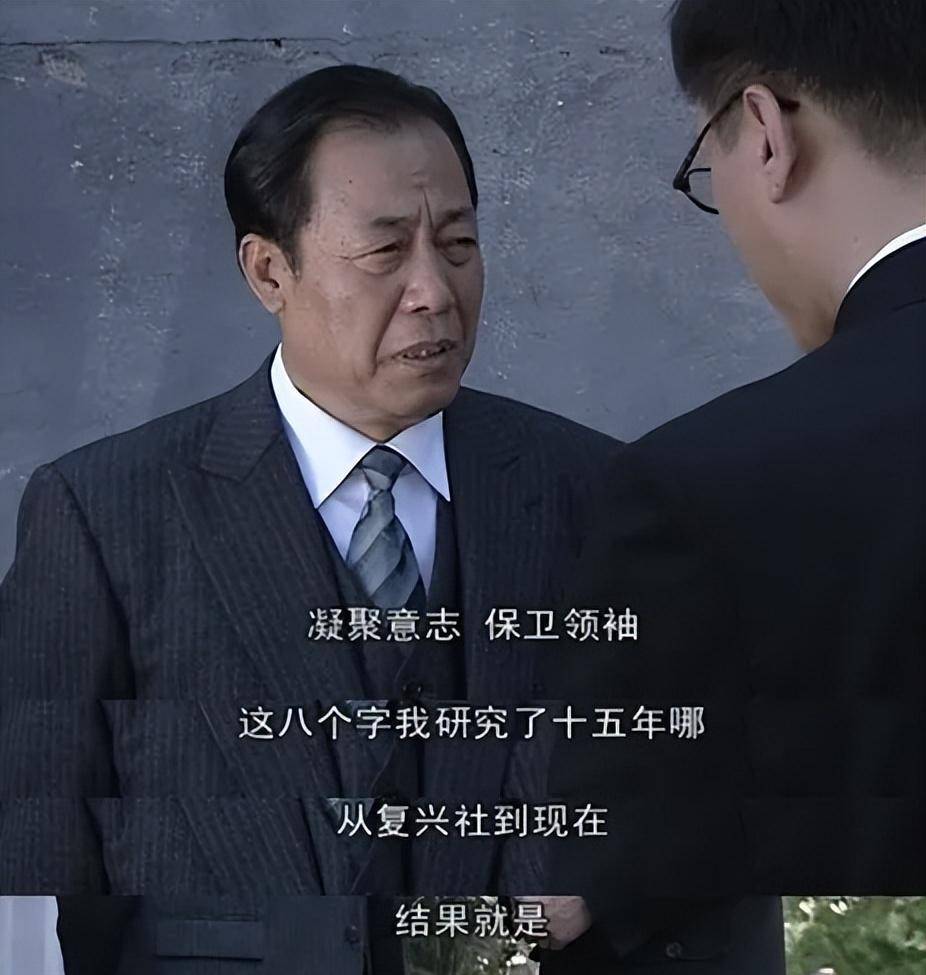 《潜伏》吴敬中站长是老谋深算,手段高明,甚至心狠手辣的老狐狸.