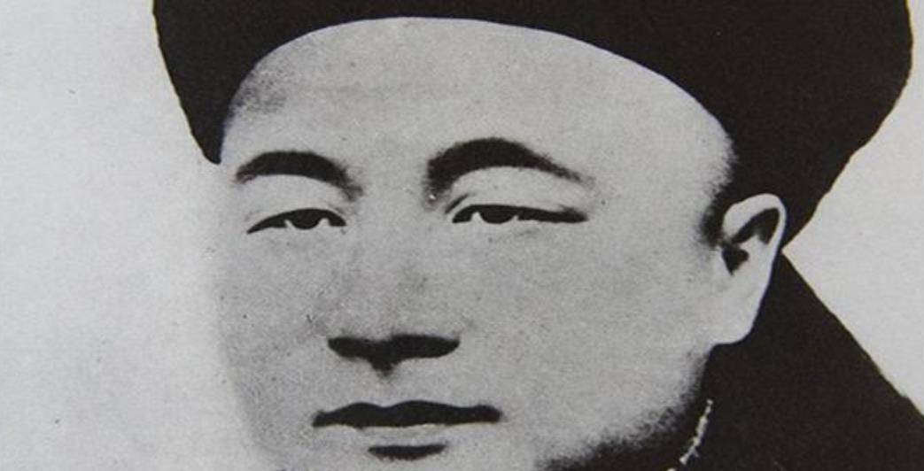 一名的成绩进入了船政学堂学习,与他一同入学的还有严复和邓世昌等人