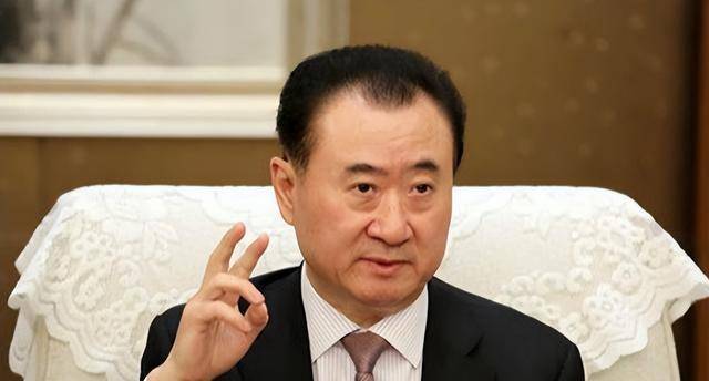 王健林专属女秘书,大专学历却年薪百万月休15天,有何过人之处?