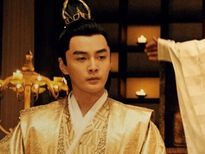 太子私下经常画仕女图,每幅画像的人物都没有五官,但从发型来看确实是