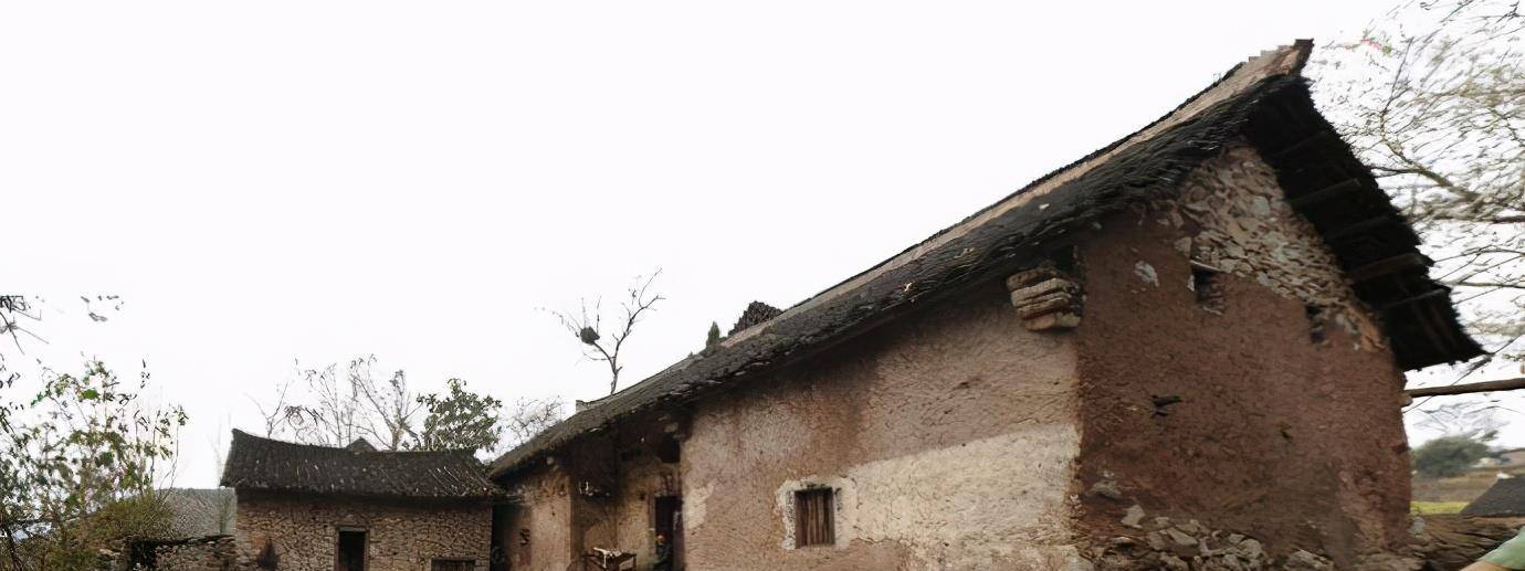 河南老农盖房子,在瓦片下发现一枚子弹,揭开了埋藏73年的秘密