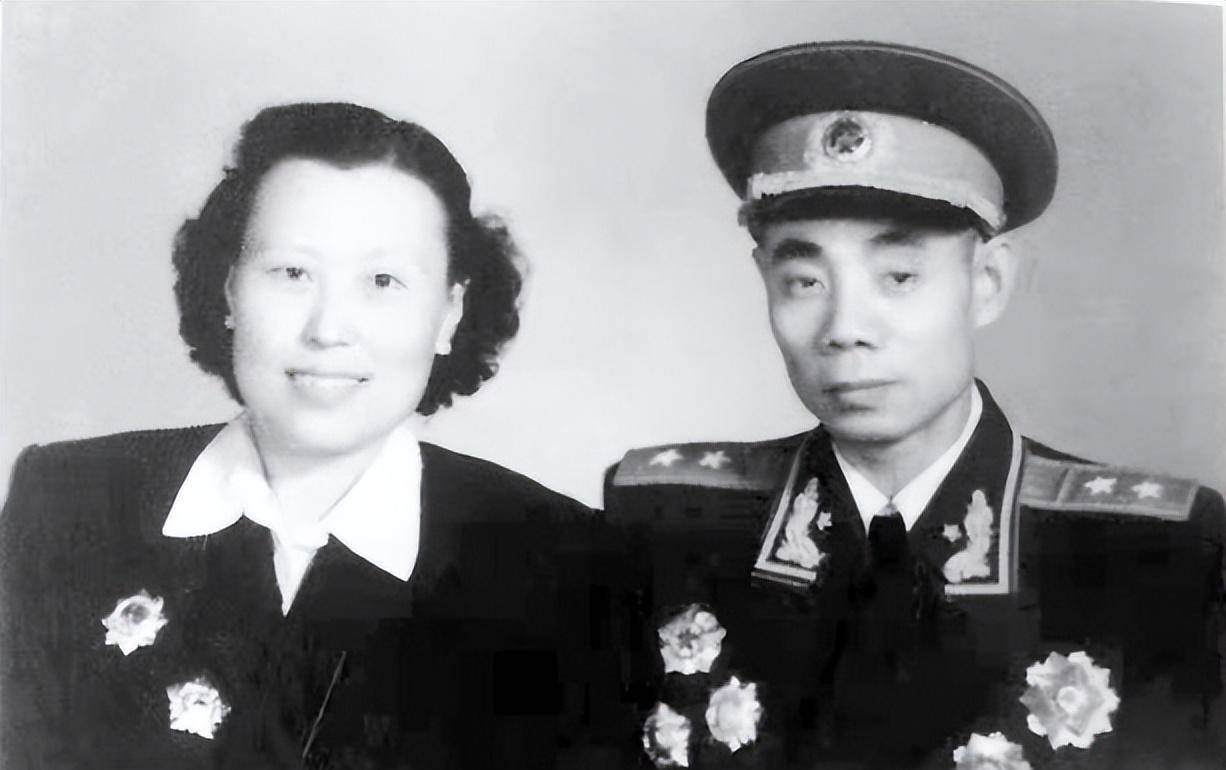 87年吴信泉回乡,参观平江烈士陵园时感慨:我们应当永远纪念他们
