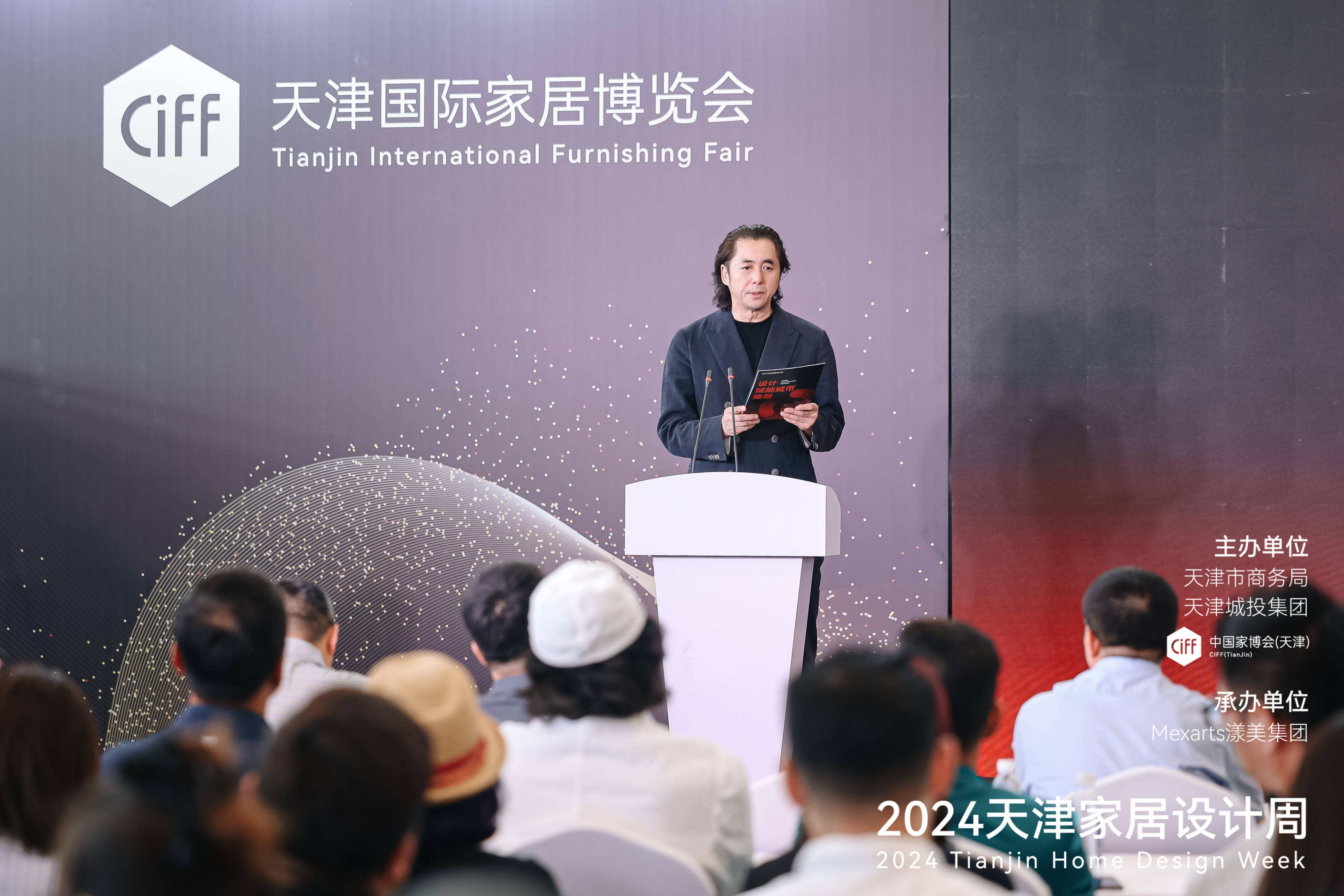 天津市商务局副局长李宏,中国对外贸易广州展览有限公司总经理刘晓敏