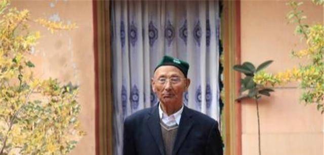 中国最后一个王爷,2014年才去世,临终遗愿:把国旗挂在身旁