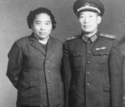 给姑父当学徒被羞辱,他愤而参军,成副司令后返乡,姑父无颜相见