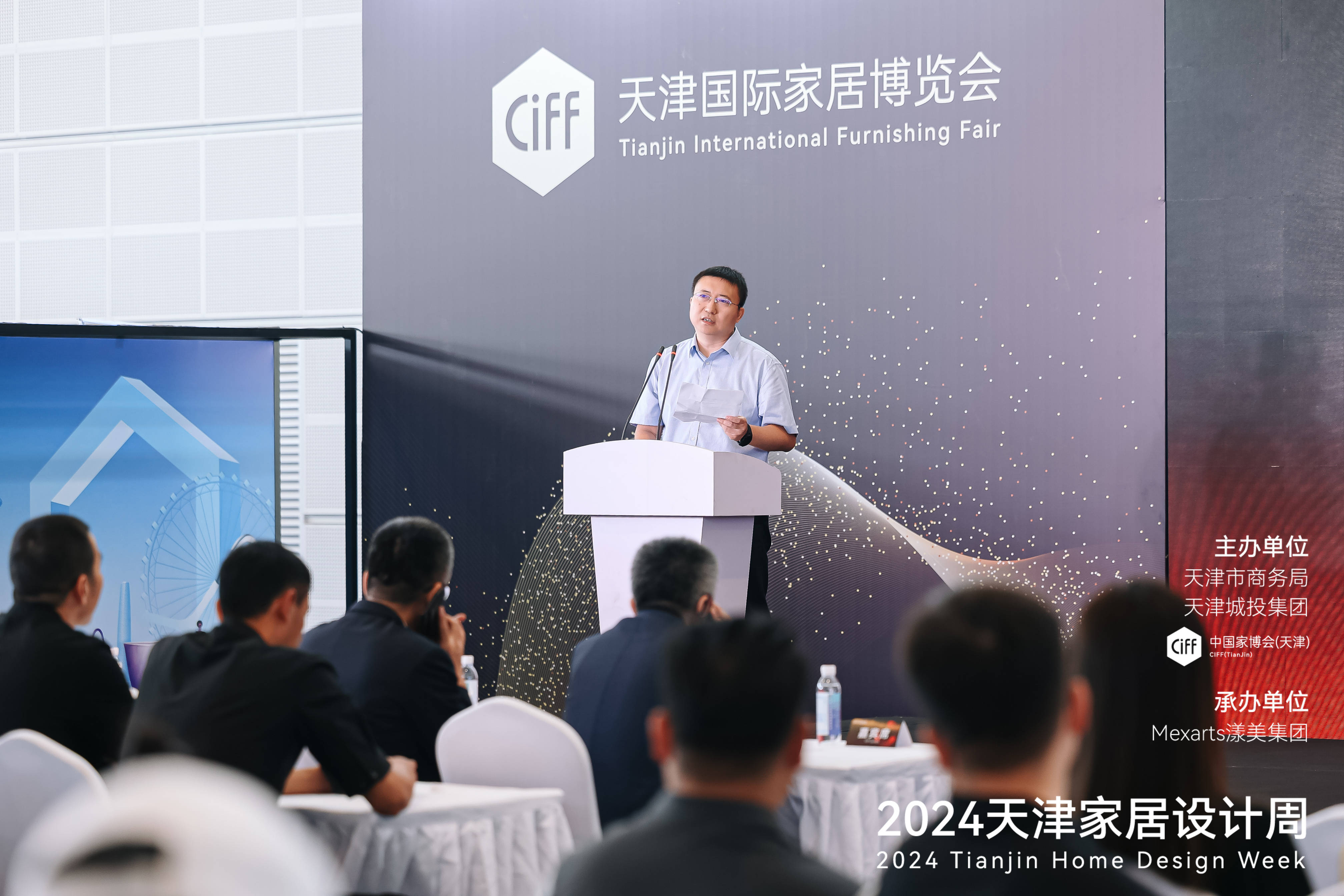 天津市商务局副局长李宏,中国对外贸易广州展览有限公司总经理刘晓敏