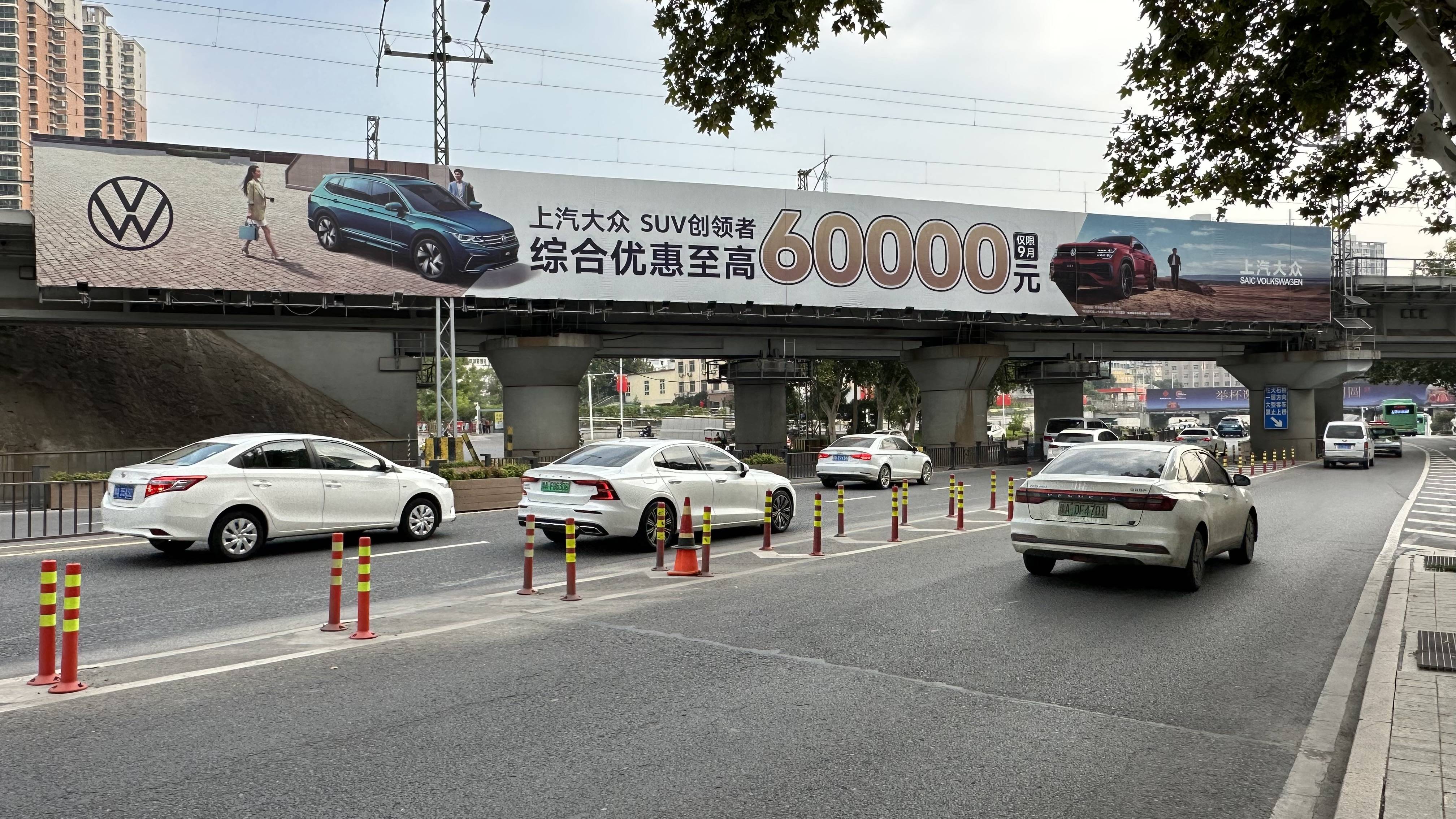 郑州大型户外广告牌-高架桥铁路桥广告_西区_东风路_中原