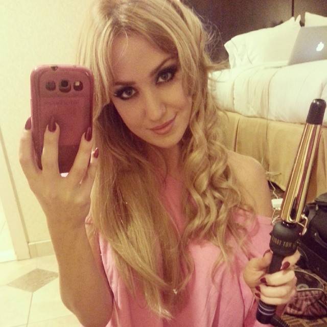 你会心动吗?白人美女安吉拉·索默斯