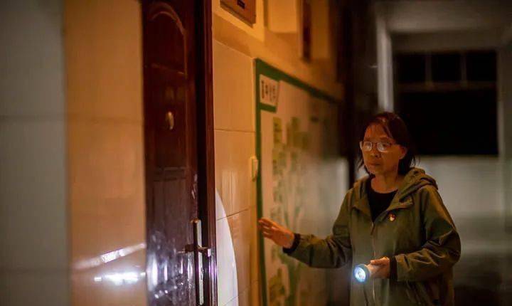 18年高考前,张桂梅晕倒,醒来后对领导说:把我的丧葬费预支给我