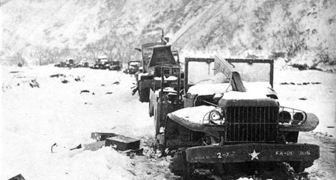 美军31团支队在溃败途中丢弃的车辆.