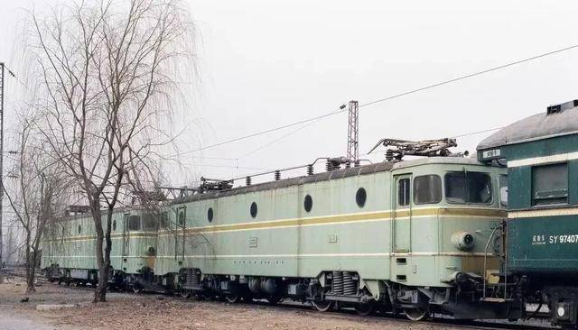 回顾罗马尼亚6g1型电力机车的故事:达契亚机车,如流星一闪而过
