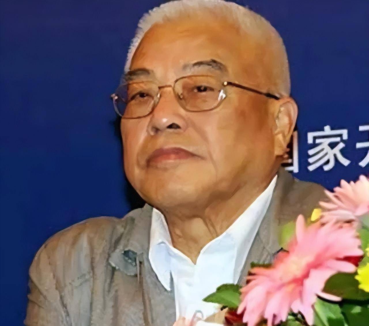 他是"包产到户"第一人,1983年被破格提拔为安徽省委书记