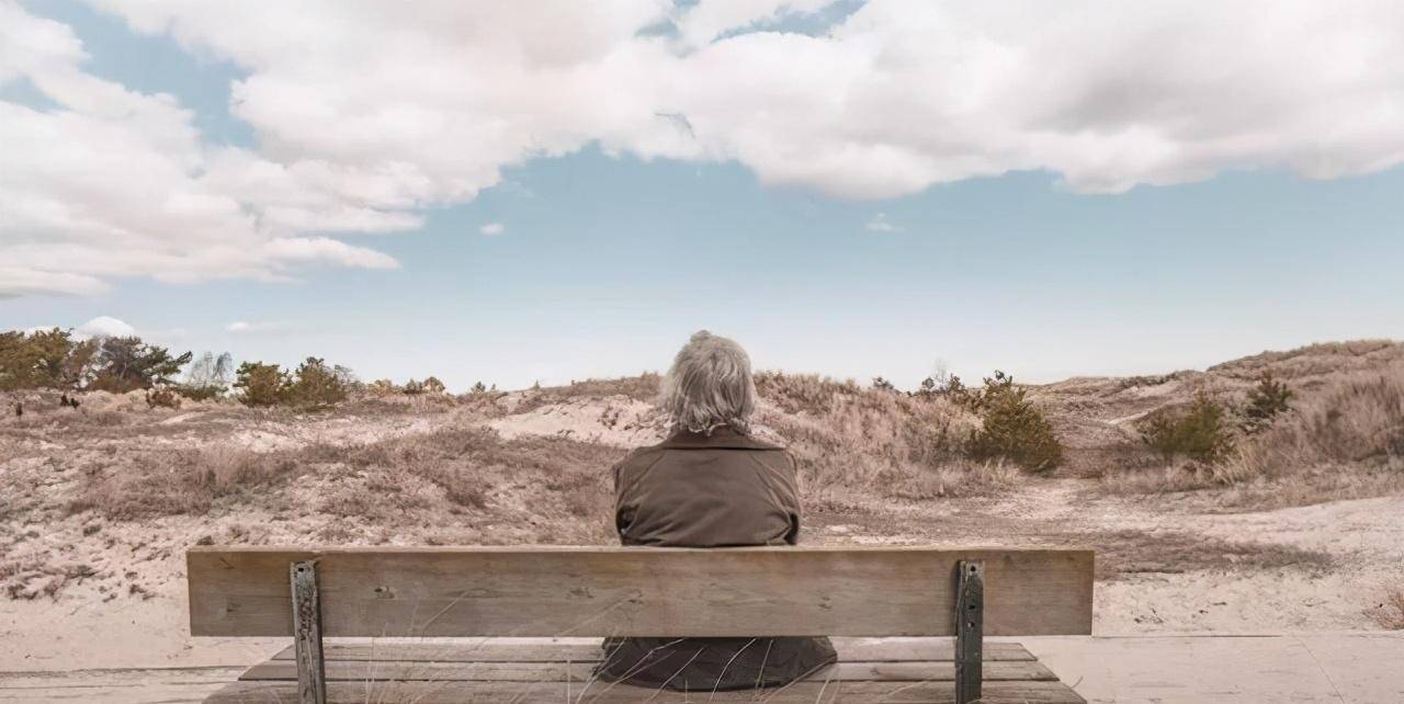 或者窝在家里看电视,觉得那样的生活才是最让人羡慕不过的