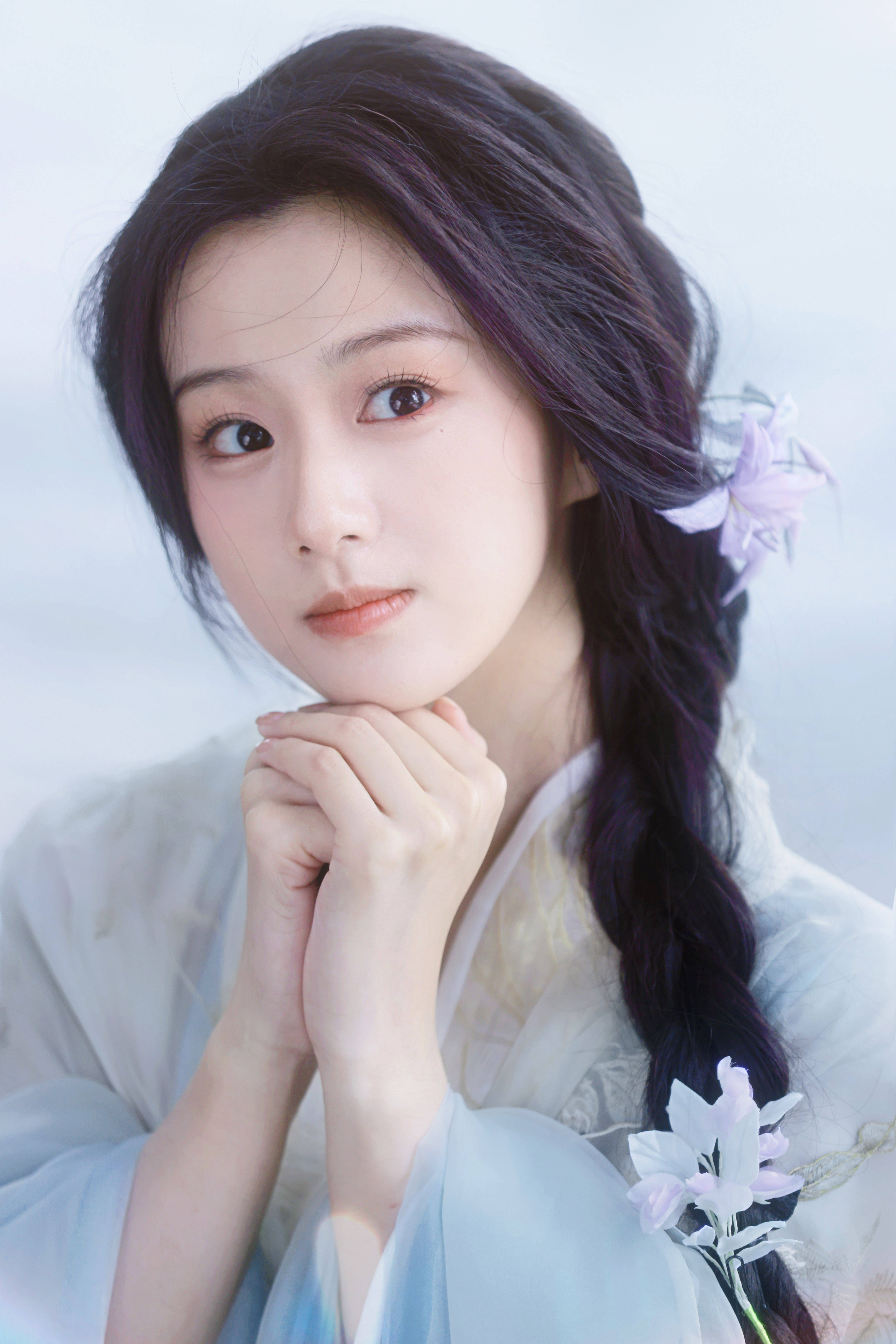 包上恩穿古风襦裙温婉秀美 撑伞回眸宛如林中仙子-搜狐大视野-搜狐新闻