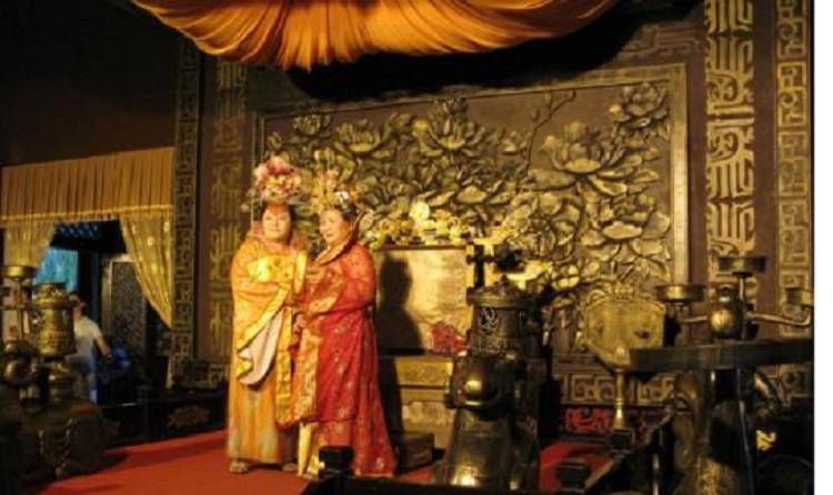 是年冬季,西魏复遣将军是云宝掩入洛阳,王元轨弃城东走,广州亦为西魏