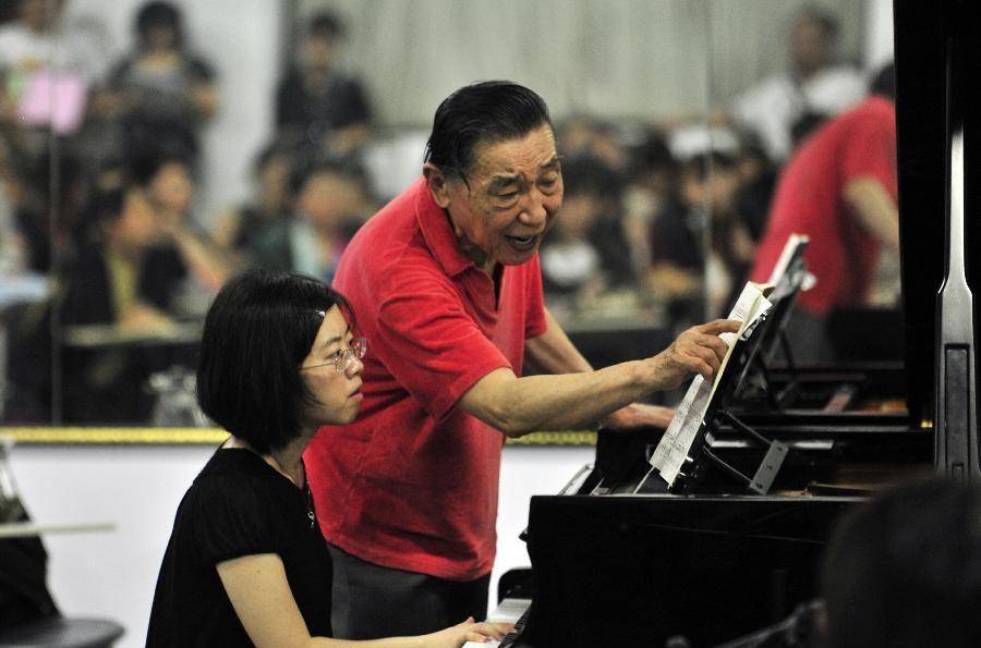 还有一件插曲也许更能说明他的隐衷.