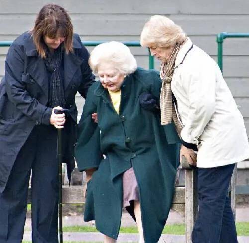 一生铁腕的撒切尔夫人,晚年为何如此凄凉?