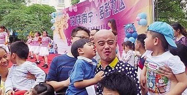 他只是在广东务工的一名普通的打工仔,领着不多的薪水,干着劳累的体力