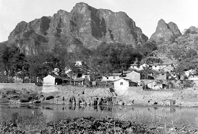1936年的北京房山区老照片,静悄悄的村庄