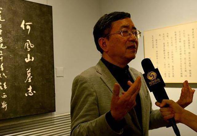 一代文坛教主余秋雨曾火遍中国,为何当今跌下神坛?看老梁怎么说