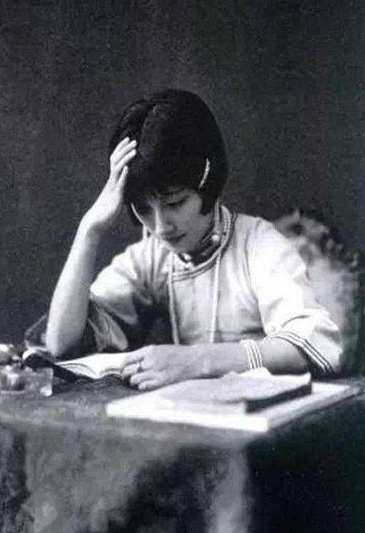 民国美女有多美?夏梦,周旋,陆小曼等十二大魅惑女子绝美老照片